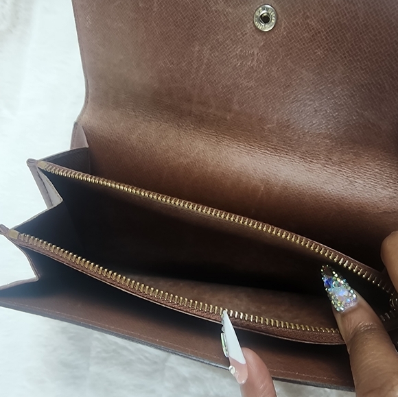 Louis Vuitton Long Wallet - Picture 8 of 9